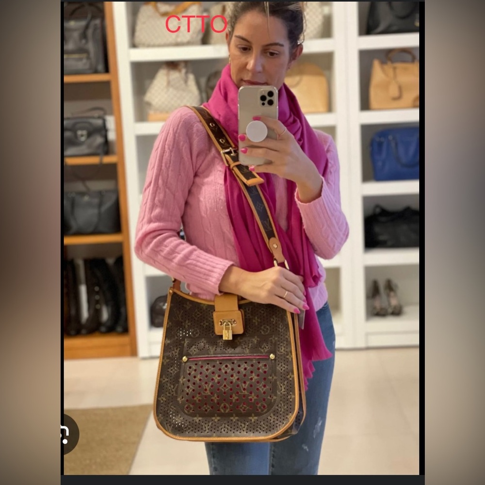 Louis Vuitton Limited Edition Perforated Musette Bag (Monogram & Fuchsia ) - Picture 3 of 16